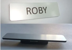 Priponka, imitacija aluminija, 1.6mm debelina, do 80x50mm + krokodilček + gravura.